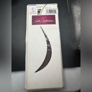 NWT Hanes Silk Reflection Style 775 Barely There  Two Pair Of Knee High OSFM